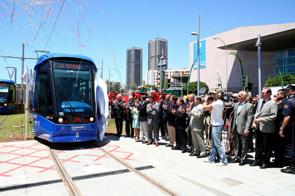 Inauguración del tranvía en junio de 2007 en la parada Intercambiados Santa Cruz.